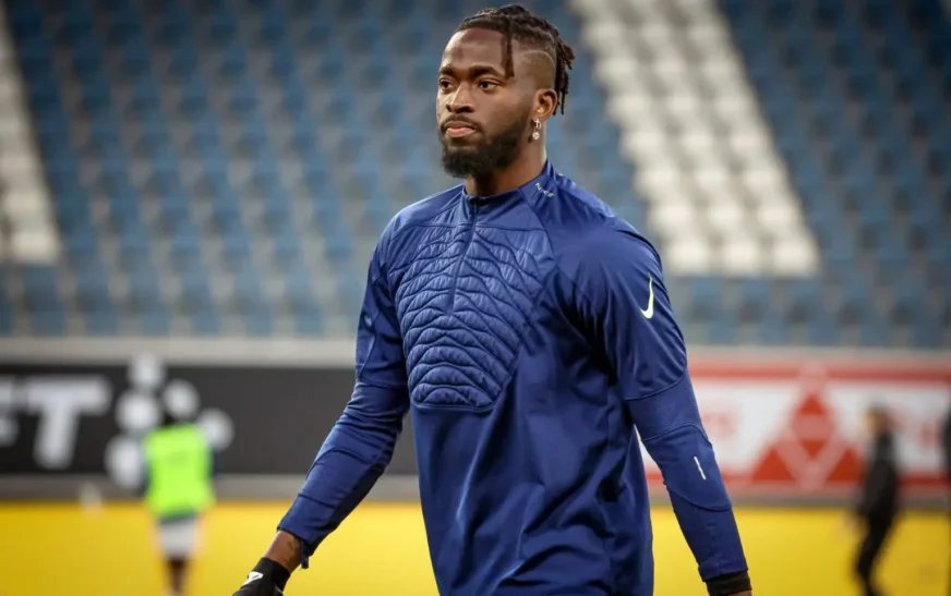 Arokodare Backs Edwards to Rescue Wolves